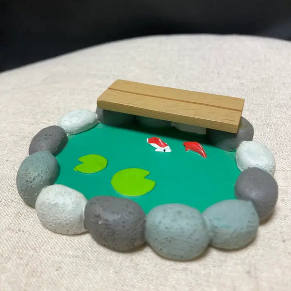 [BUNJANG] Decole Concombre Resting Pond Figurine / 데꼴 휴식 연못