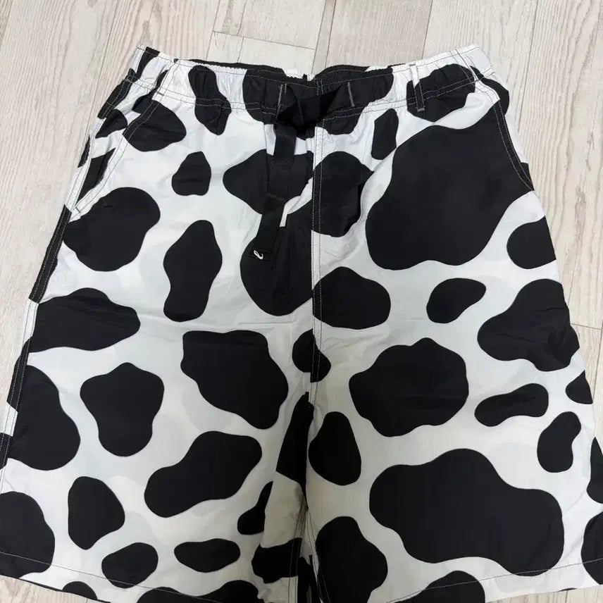 [BUNJANG] Capital Cow Pattern Shorts / 캐피탈 젖소 패턴 쇼츠