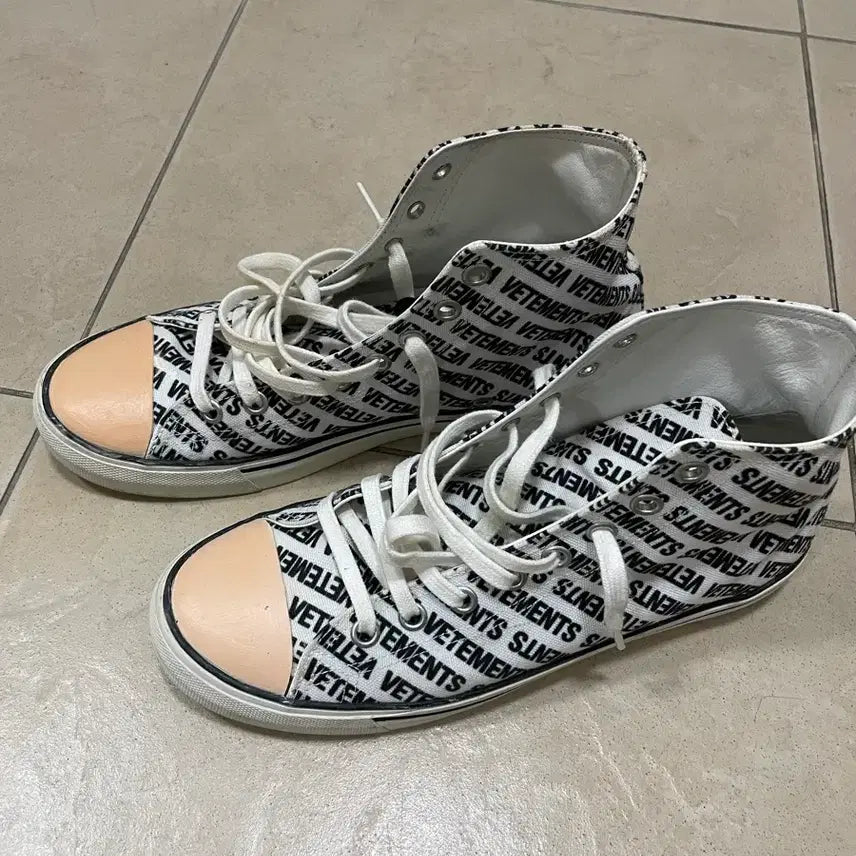 [BUNJANG] VETEMENTS Logo High-Top Sneakers Size 41 / 베트멍 로고 하이탑 스니커즈 41