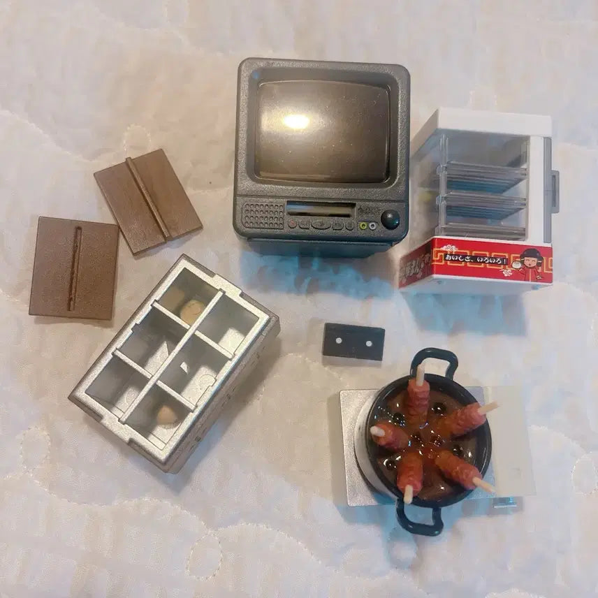 [BUNJANG] Retro TV Dumpling Maker Eomuk Gacha Bundle Set / 래트로 테레비 만두기계 어묵 가챠 일괄