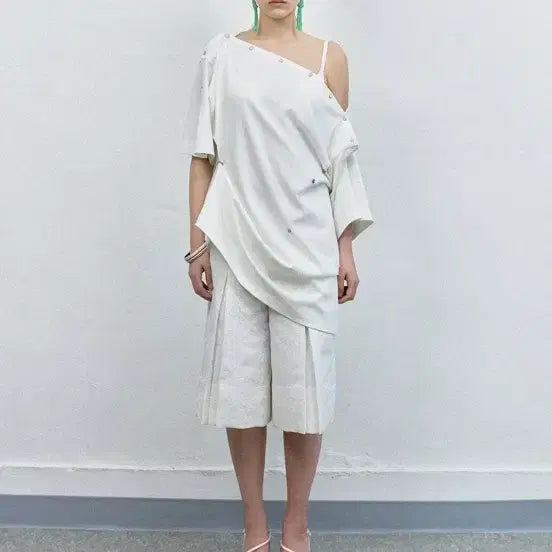 [BUNJANG] Tiles Asymmetric Cut T-Shirt / tiles 타일즈 반팔