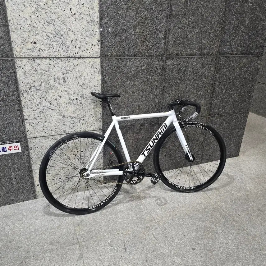 [BUNJANG] Tsunami SNM100 Road Bike White / 쓰나미 화이트개급처