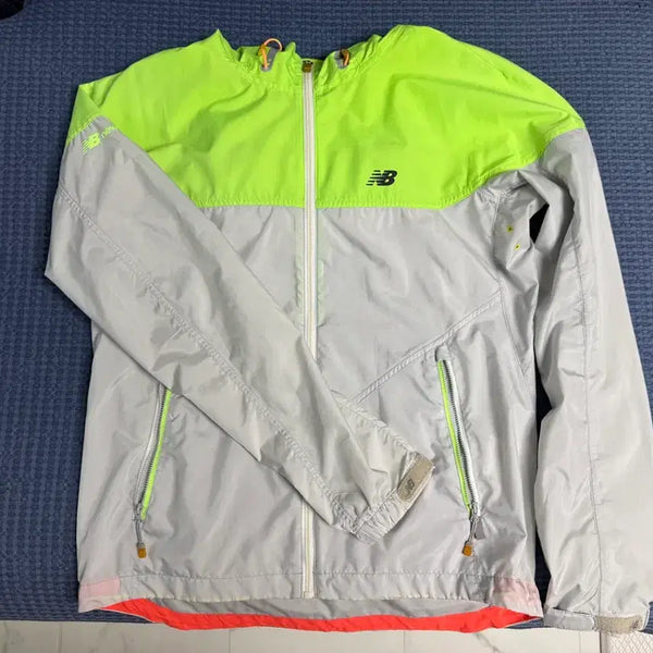 [BUNJANG] New Balance Windbreaker Jacket Fluorescent/Gray Size 100 / 뉴발란스 바람막이 자켓 형광/그레이 100