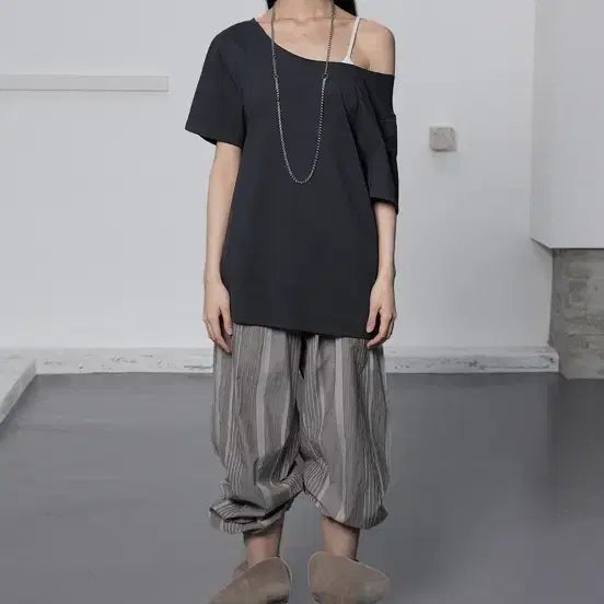 [BUNJANG] Sarik One-Shoulder Loose Top / 세릭 원숄더 루즈탑