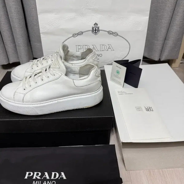 [BUNJANG] Prada Triangle Logo White Tab Sneakers / 프라다 트라이앵글 로고 화이트탭 스니커즈 신발 8.5 275