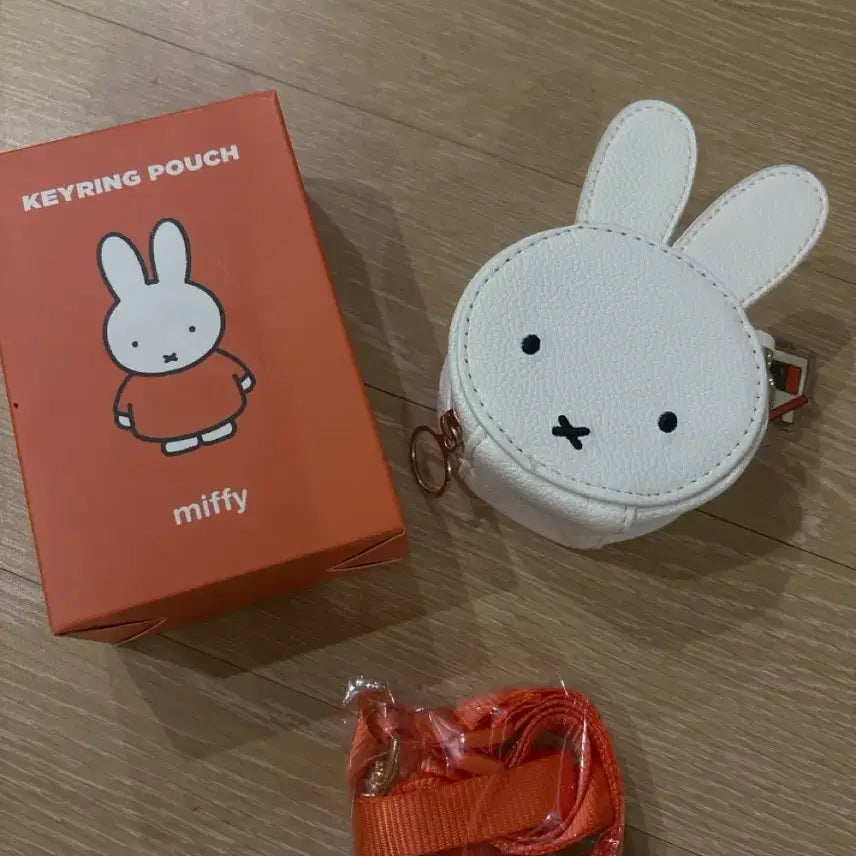 [BUNJANG] Dunkin' Miffy Face Pouch with Strap / 던킨 미피 얼굴 파우치