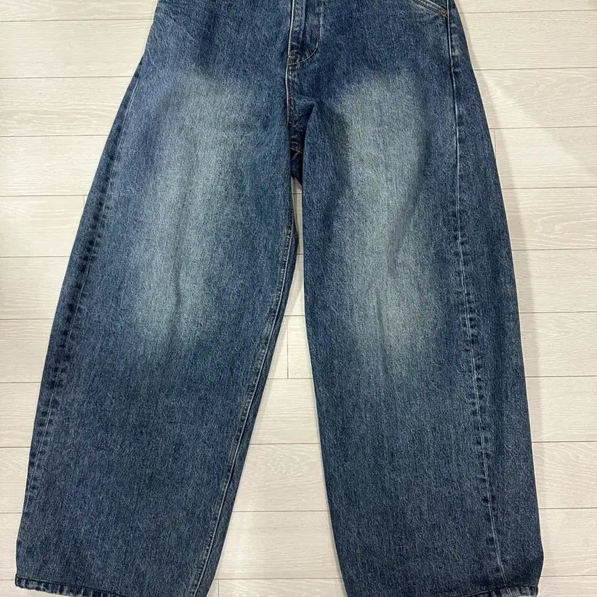[BUNJANG] Hatching Room Wide Curve Jeans Washed Blue / [3] 해칭룸 와이드 커브진 워시드 블루
