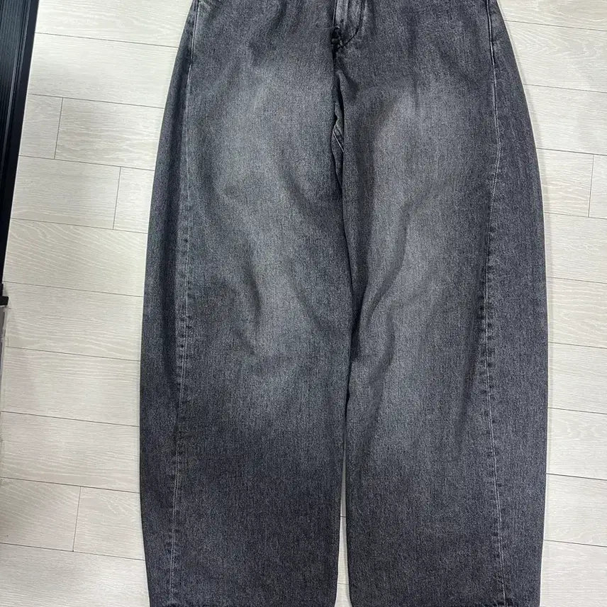 [BUNJANG] Hatching Room Wide Curve Jeans Washed Black / [2] 해칭룸 와이드 커브진 워시드블랙