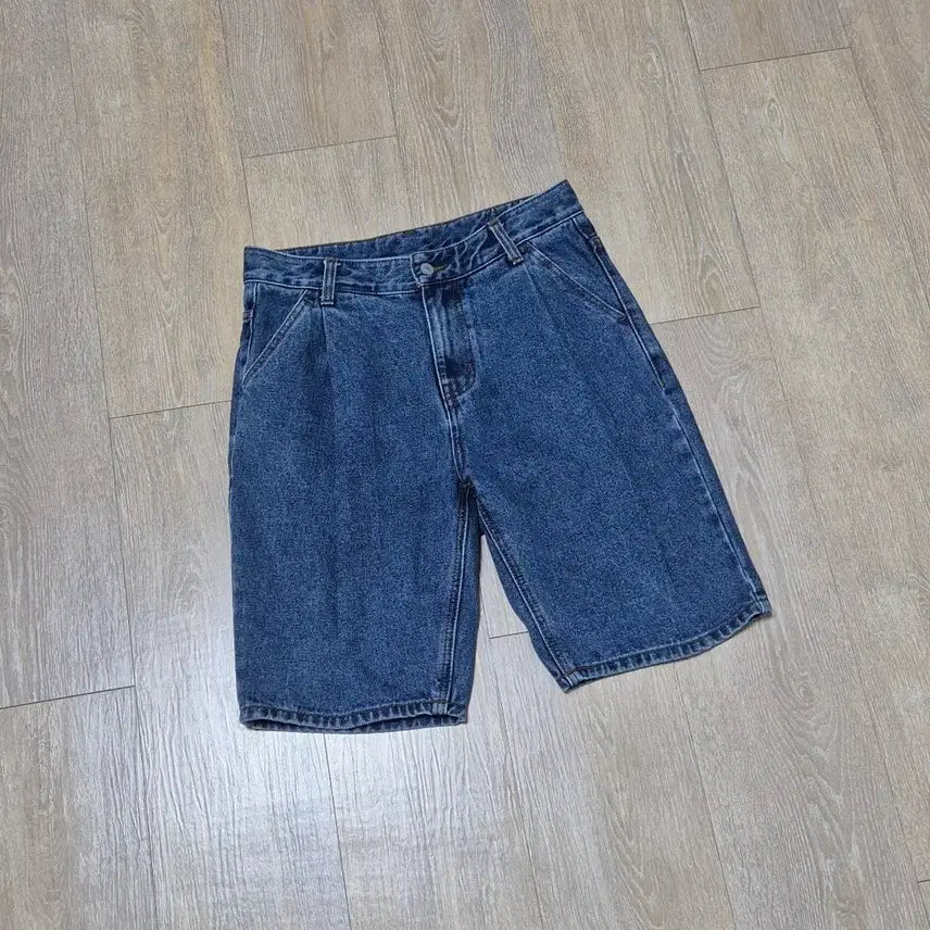 [BUNJANG] Uniform Bridge One Tuck Denim Shorts Indigo / 유니폼브릿지 원턱 데님 쇼츠