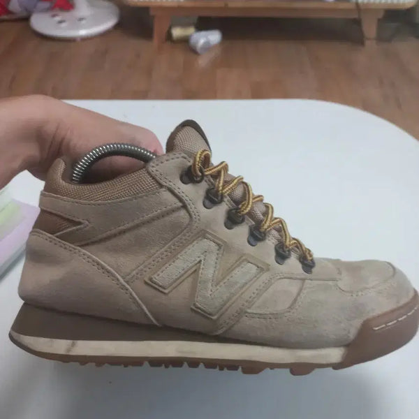 [BUNJANG] New Balance Suede Hiking Boots Beige 260 / 뉴발란스 스웨이드 하이킹화 베이지 260