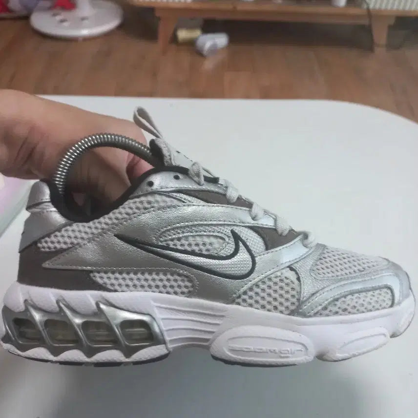 [BUNJANG] Nike Zoom Air Silver-Tone Sneakers (240) / 나이키 줌 에어 실버 톤 스니커즈 240