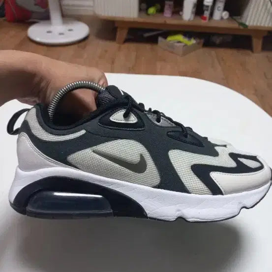 [BUNJANG] Nike Air Max 200 Black/White US 8 / 나이키 에어맥스 200 검흰 260