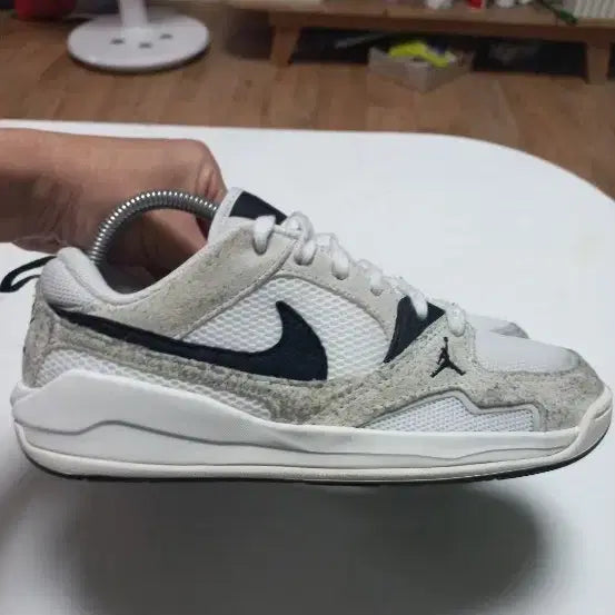 [BUNJANG] Nike Air Jordan Sneakers White/Black Size 245 / 나이키 에어조던 스니커즈 운동화 화이트/블랙245