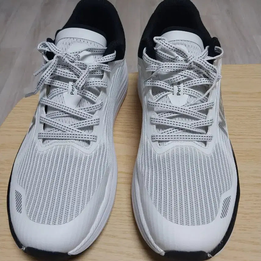 [BUNJANG] Nepa Running Shoes 275mm White/Black / 네파 런닝화 275mm
