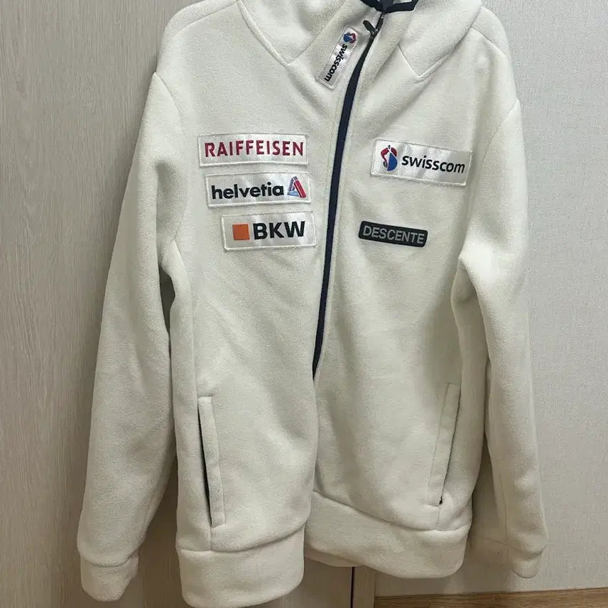 [BUNJANG] Descente Swiss Ski Team Fleece Jacket White / 데상트 스위스 스키팀 후리스 자켓 화이트