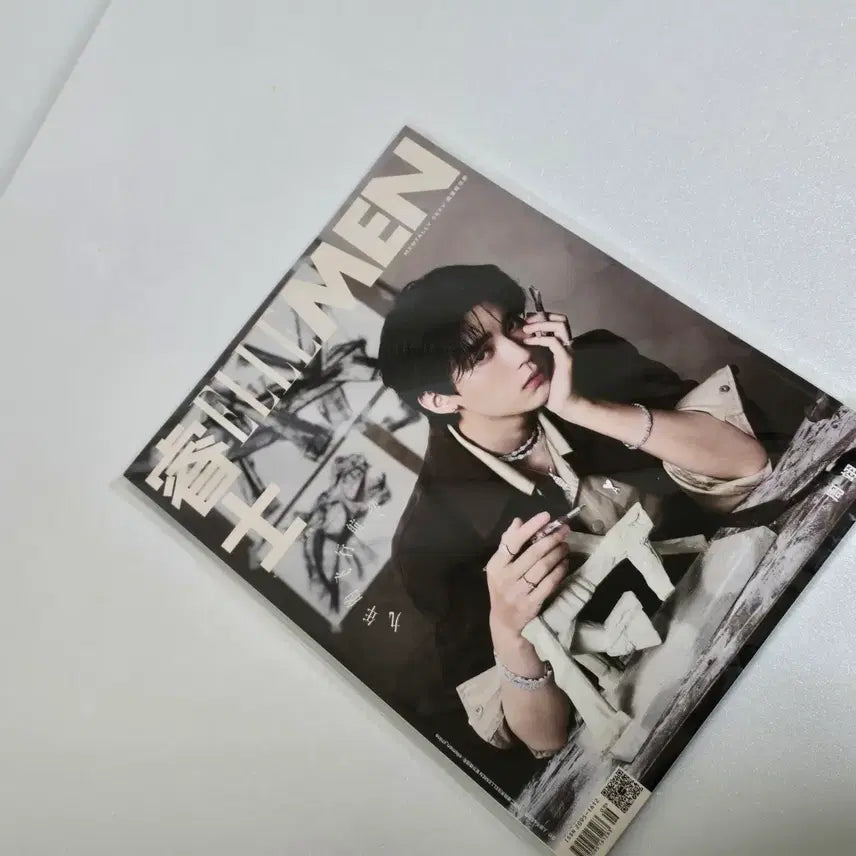 [BUNJANG] ELLEMEN May Issue Magazine Set A (1 Volume) / ELLEMEN 5월 호 잡지 A세트 1권