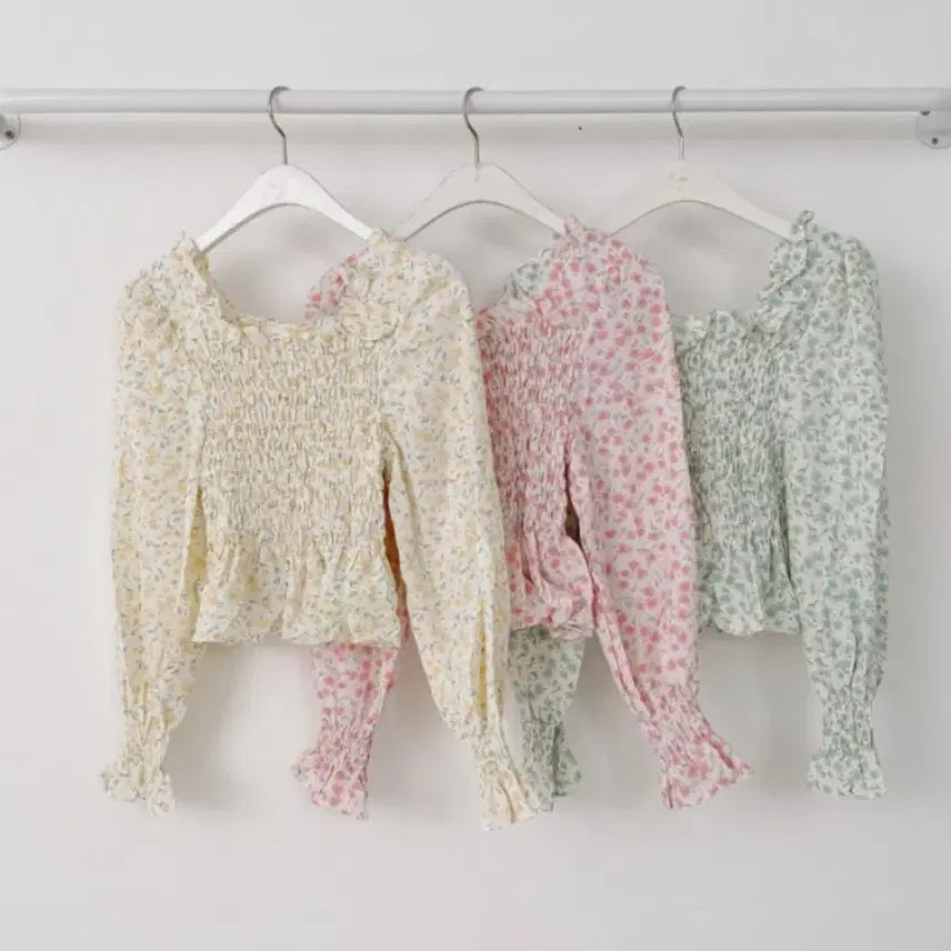 [BUNJANG] Flower Smoke Banding Frill Off-Shoulder Blouse / 플라워 스모크 밴딩 프릴 오프숄더 블라우스 F