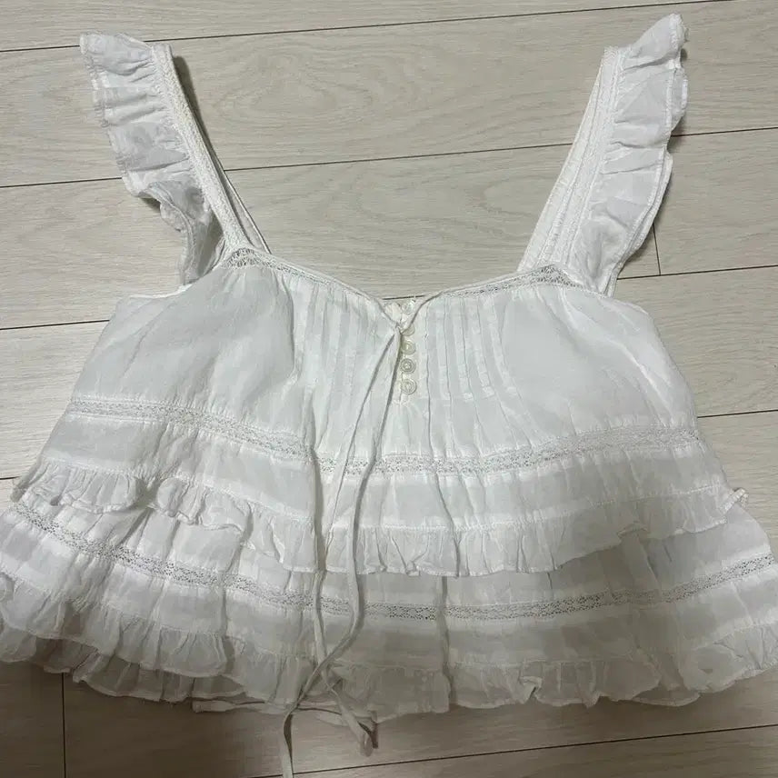 [BUNJANG] The Barnet Velora Frill Wing Sleeveless Top / 더바넷 Velora Frill Wing Sleeveless