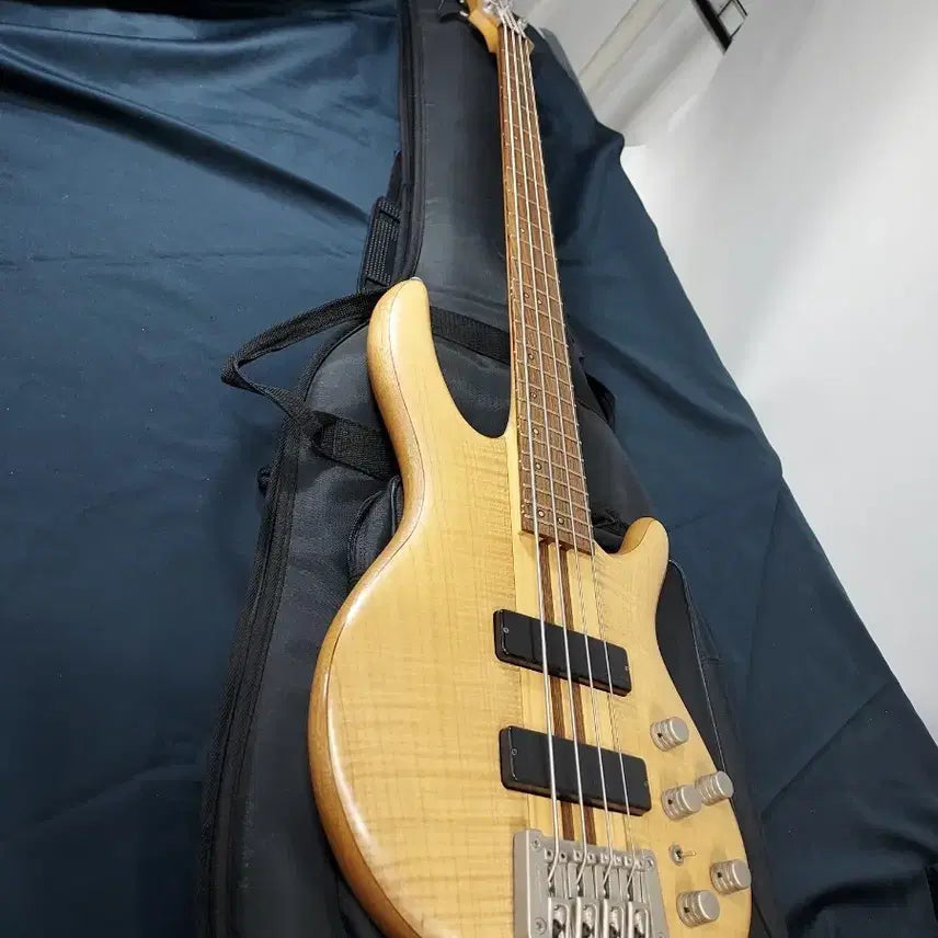 [BUNJANG] Colt Artisan A4 Thru-Neck Bass Guitar / 상태 깨끗한 콜트 아티산 a4 스루넥 베이스 기타