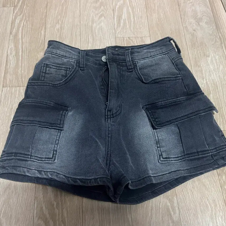 [BUNJANG] Hipnatic Black High-Waisted Cargo Shorts M / 히프나틱 흑청 하이웨스트 카고 숏팬츠 M