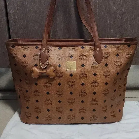 [BUNJANG] MCM Bone Charm Shopper Bag / MCM 뼈다귀장식 쇼퍼백