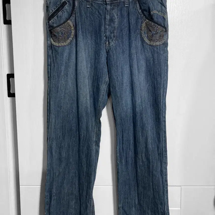 [BUNJANG] Versace Sport 2000s Medusa Embroidered Denim Pants / 2000s 베르사체 스포츠 메두사 자수 데님 팬츠 아카이브 바지 y2k