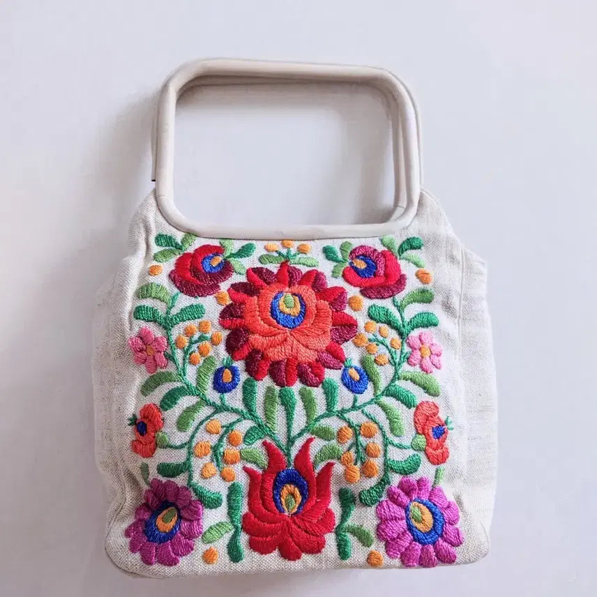 [BUNJANG] Handmade Floral Embroidered Tote Bag (Small) / 핸드메이드 꽃자수 토트백 (작은 사이즈)