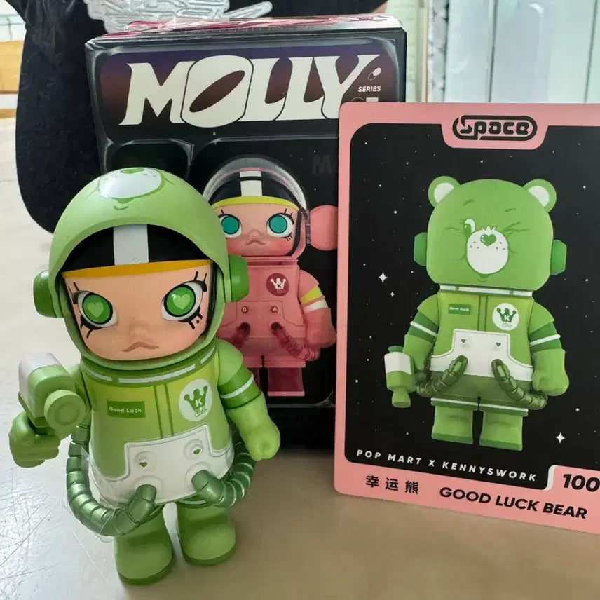 [BUNJANG] Pop Mart Molly Mega Space Good Luck Bear Figure / POP MART 몰리 메가 스페이스 굿럭베어 피규어 팝마트