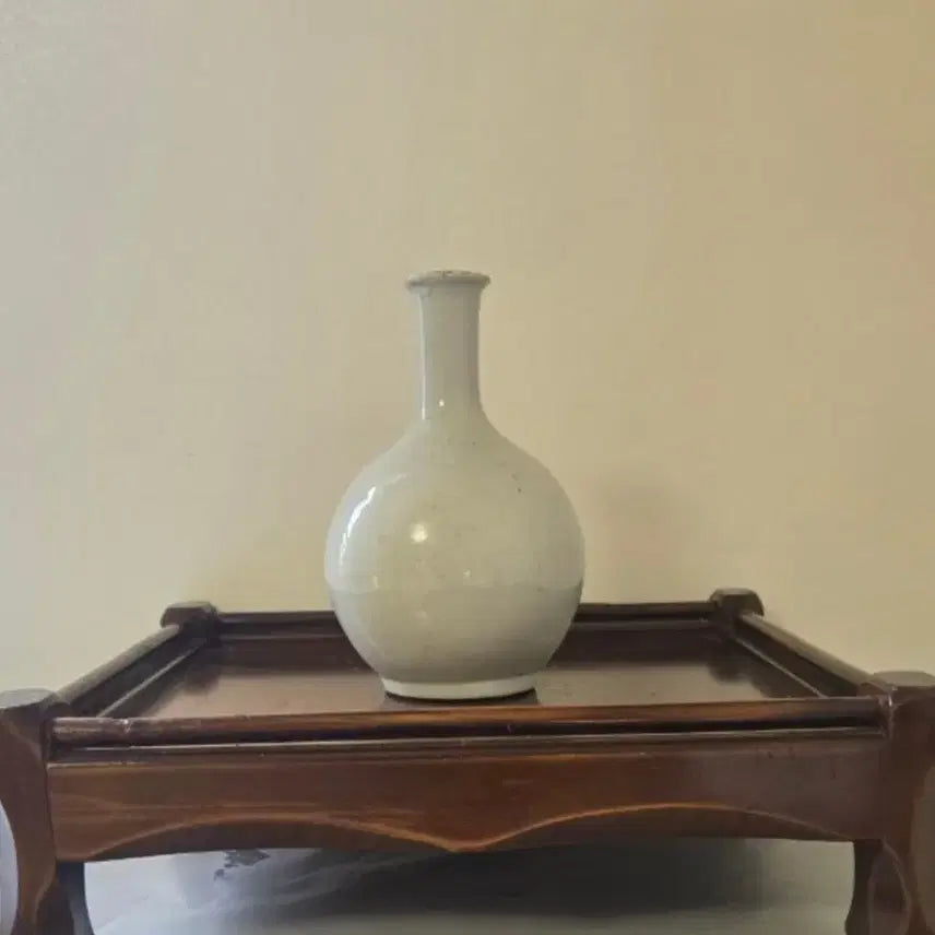 [BUNJANG] Late Joseon Dynasty Celadon White Porcelain Vase (18th-19th Century) / 제목: [골동품] 연대 좋은 조선후기 순백자 무지 주병