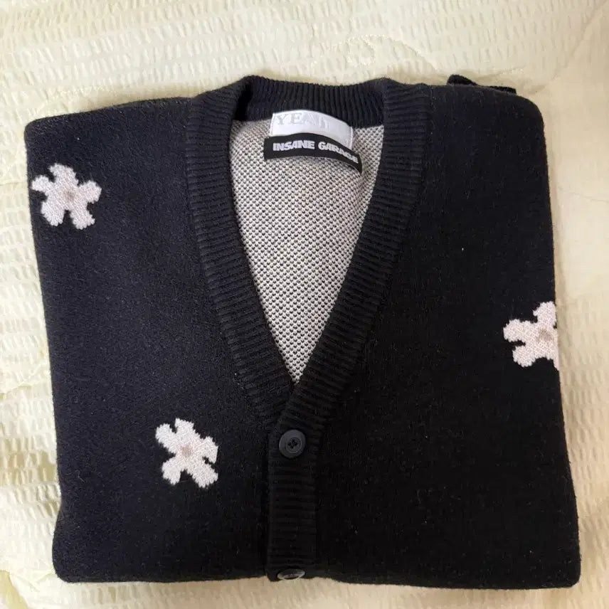 [BUNJANG] Insane Garage x Ye-a Collaboration Limited Edition Cardigan / 인세인개러지 x 예아 가디건