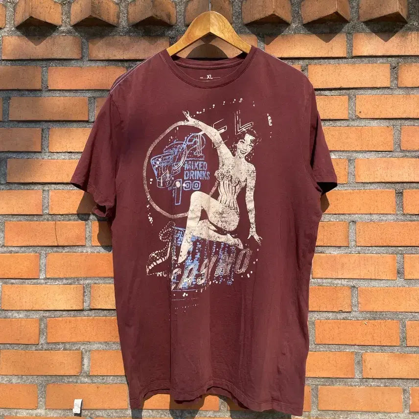 [BUNJANG] Banana Republic Pin-up Girl Graphic T-Shirt / 바나나 리퍼블릭 핀업걸 티셔츠