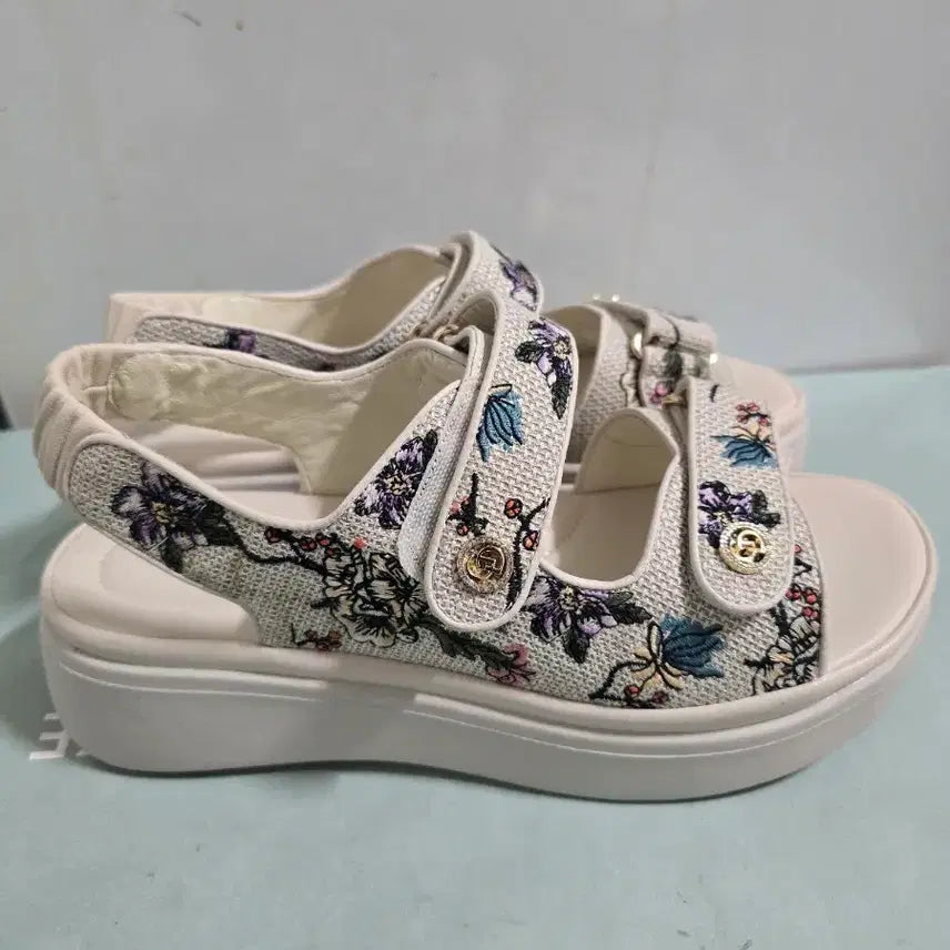 [BUNJANG] Geiger Floral Pattern Sandals (240-245mm) / 가이거샌들 240~245 미사용