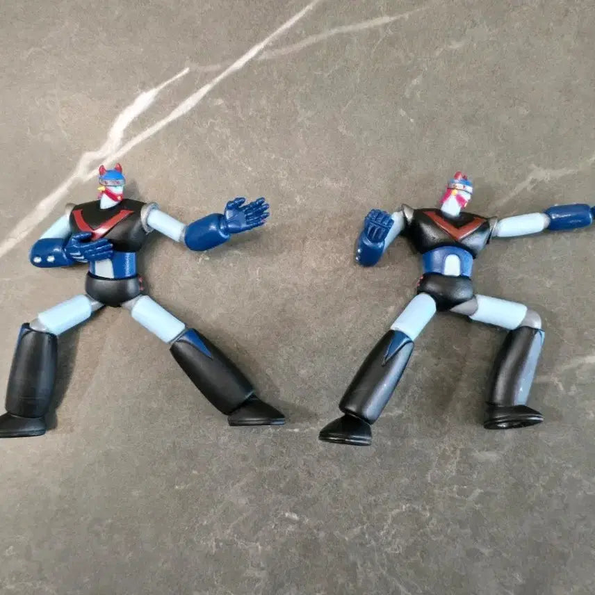 [BUNJANG] Taekwon V Figures (2-Piece Set) / 태권브이 피규어 2개