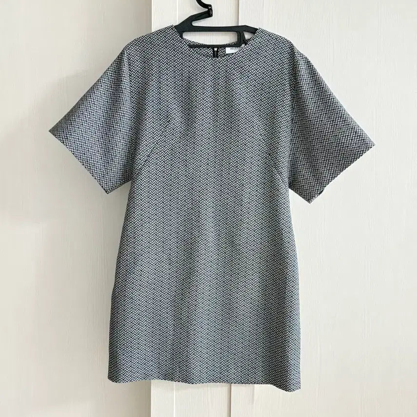 [BUNJANG] MOJO.S.FINE Black & White Herringbone Pattern Short-Sleeve Dress / 모조에스핀 블랙앤화이트 헤링본 패턴 반팔 드레스
