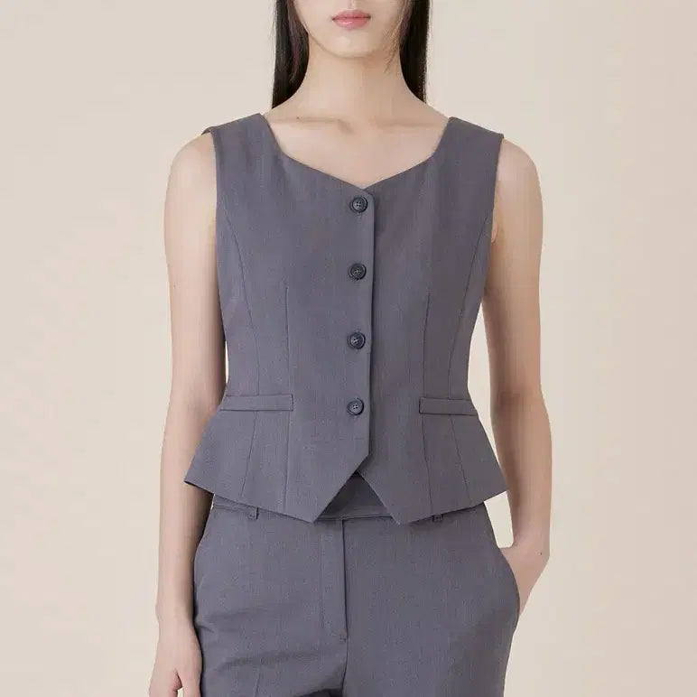 [BUNJANG] LINE EDITION Jeon Yeo-been Sleeveless Vest / 라인어디션 배우 전여빈 나시 베스트 미착용 새상품 팝니다 :) (정가 1