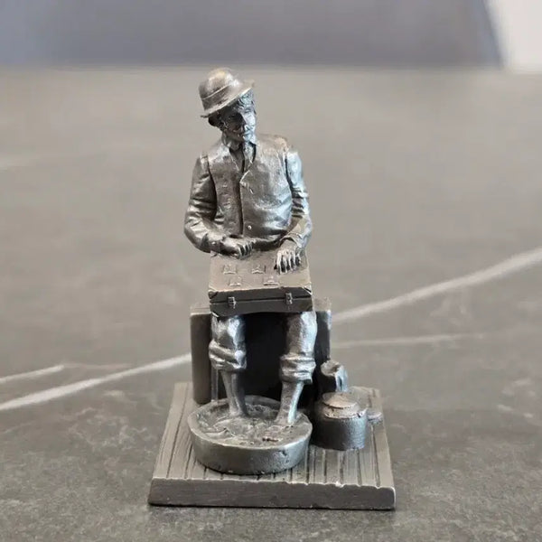 [BUNJANG] Franklin Mint 1979 "The Button Salesman" Pewter Figurine / 1979 미국 Franklin Mint 주석 피규어 (설명서 포함)