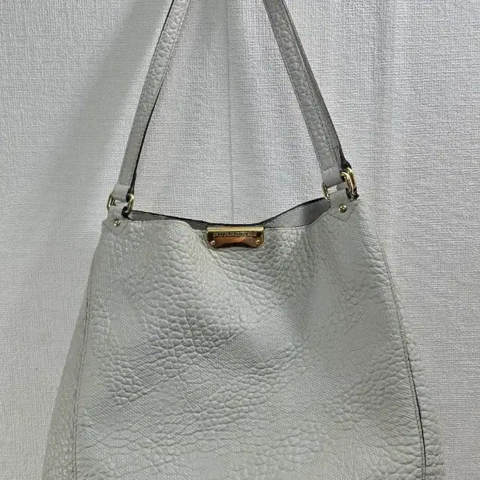 [BUNJANG] Burberry Grain Leather Cale Hobo Bag (Small) - White Grey / [정품/백화점판] 버버리 그레인 레더  호보백 (화이트 그레이)스몰