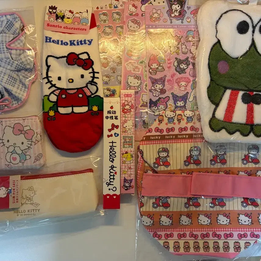 [BUNJANG] Sanrio Hello Kitty Goods Set (Pencil Case, Pouch, Socks, Stickers, etc.) / 산리오 헬로키티 굿즈 세트 (필통, 파우치, 양말, 스티커 등)