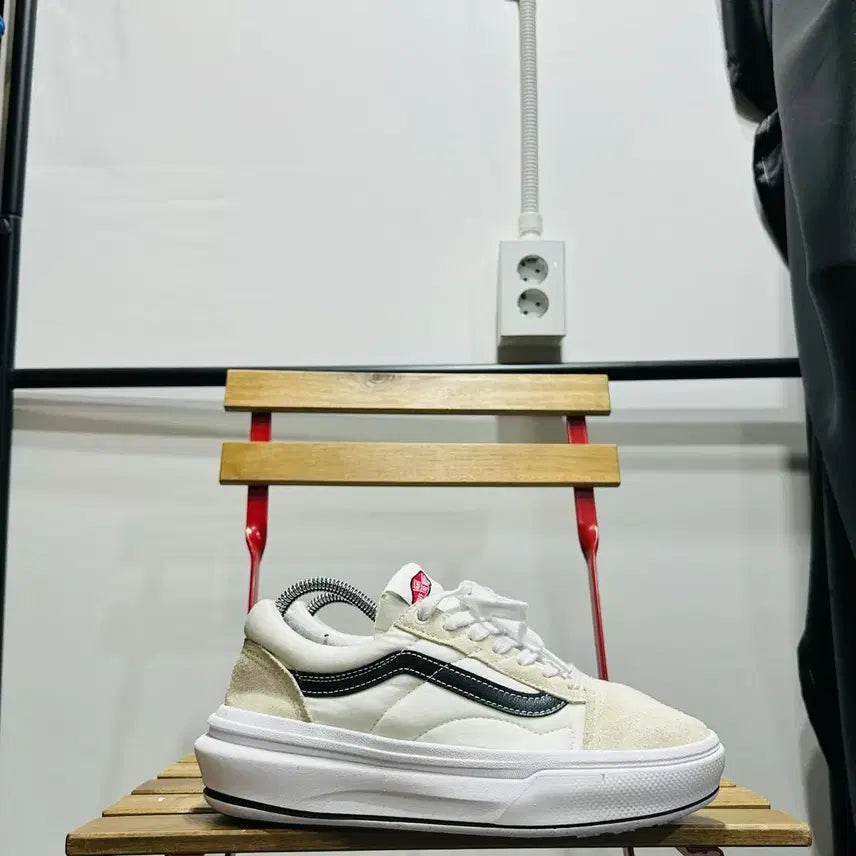 [BUNJANG] Vans ComfyCush Old Skool Overt CC Sneakers / 255) 반스 스니커즈 남성 컴피쿠시 올드스쿨 오버트 CC 화이트