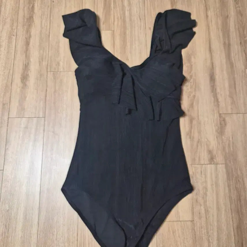 [BUNJANG] Black Frill One-Piece Swimsuit - Size M / 새옷) 프릴 원피스 수영복 M