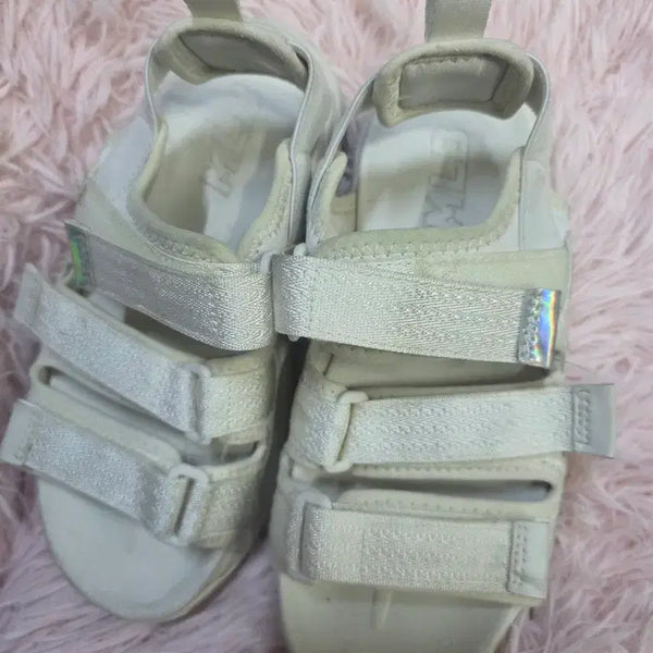 [BUNJANG] MLB New York Yankees Logo Strap Sandals White / MLB 뉴욕양키스 샌들 화이트230~235