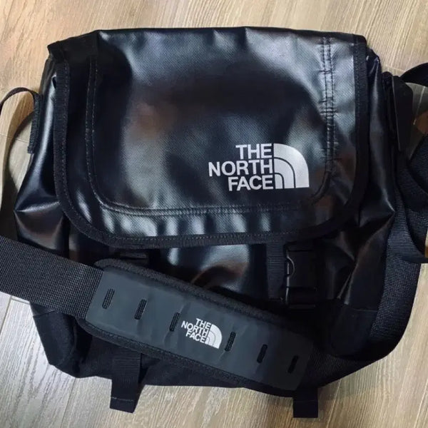 [BUNJANG] The North Face TPU Coated Messenger Crossbody Bag / 노스페이스 메신저 크로스백