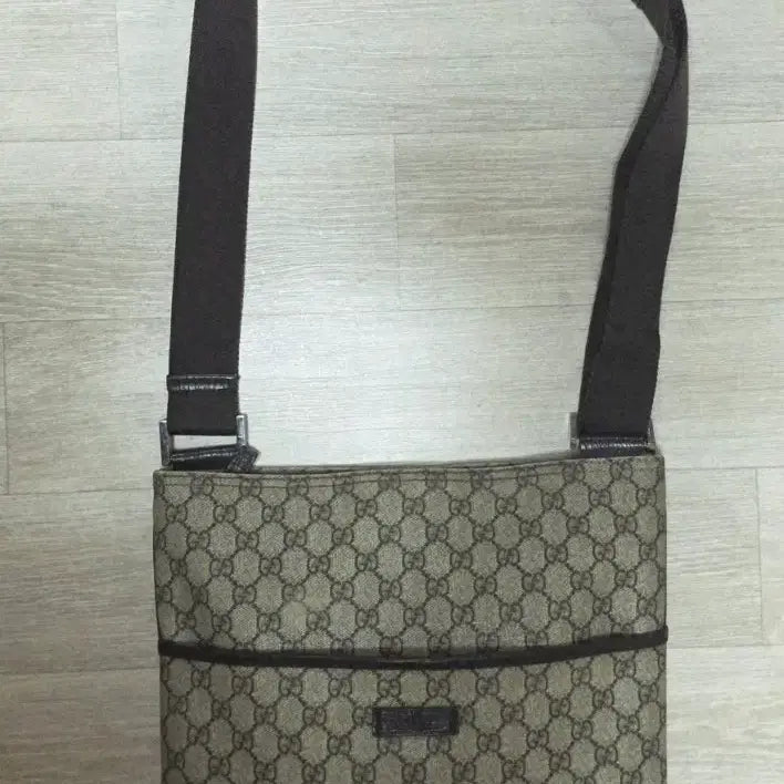 [BUNJANG] Gucci GG Supreme Canvas Messenger Bag / 구찌 GG 수프림 캔버스 메신저백 정품