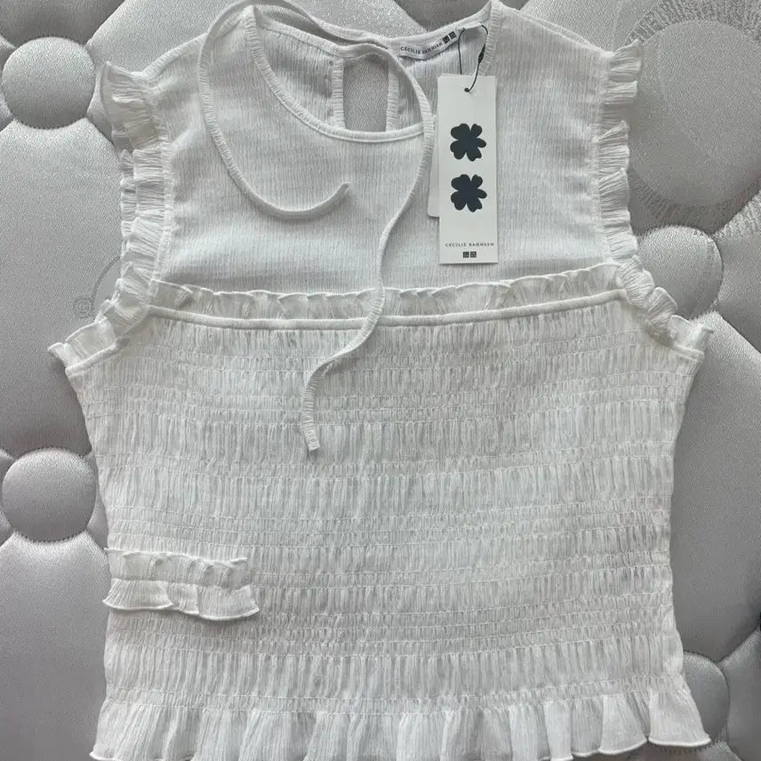 [BUNJANG] Uniqlo Cecilia Bonnes Sleeveless Shirring T-Shirt XL White / 유니클로 세실리아반센 슬리브리스 셔링T XL (새상품, 배송비포함)