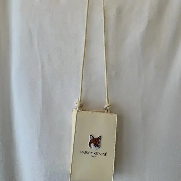 [BUNJANG] Maison Kitsuné X Laneige Ivory Crossbody Bag / 메종키츠네 X 라네즈 콜라보 아이보리 크로스 바디백