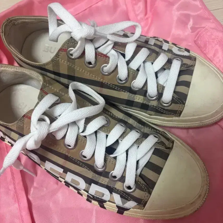 [BUNJANG] Burberry Check Logo Sneakers IT37 / 버버리 체크무니 로고 스니커즈 it37