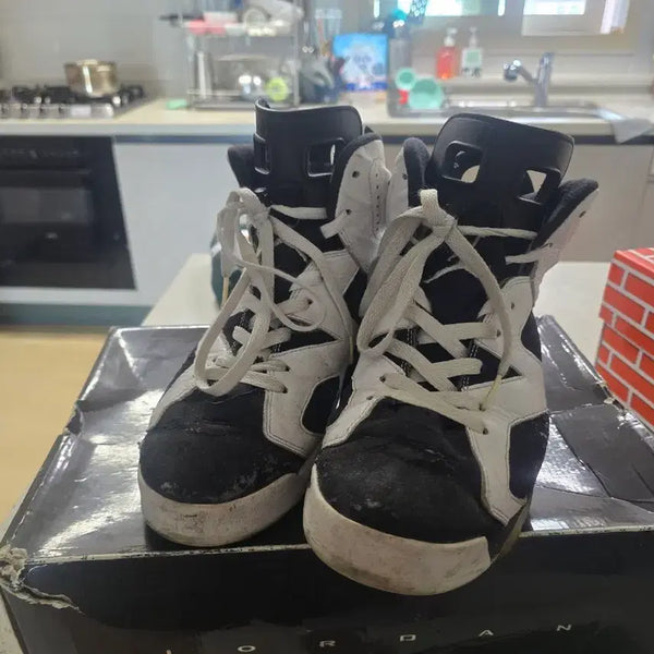 [BUNJANG] Air Jordan 6 Oreo Sneakers / 조던 6 오레오