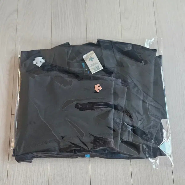 [BUNJANG] Descente Rash Guard Set - Black / 데상트 래쉬가드 세트 블랙