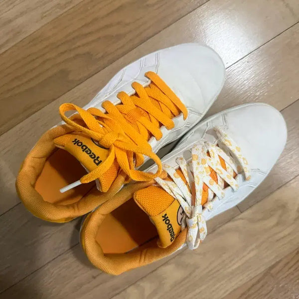 [BUNJANG] BT21 x Reebok Classic White Orange Sneakers / BT21(방탄소년단) 리복 클래식 흰색 오렌지 스니커즈