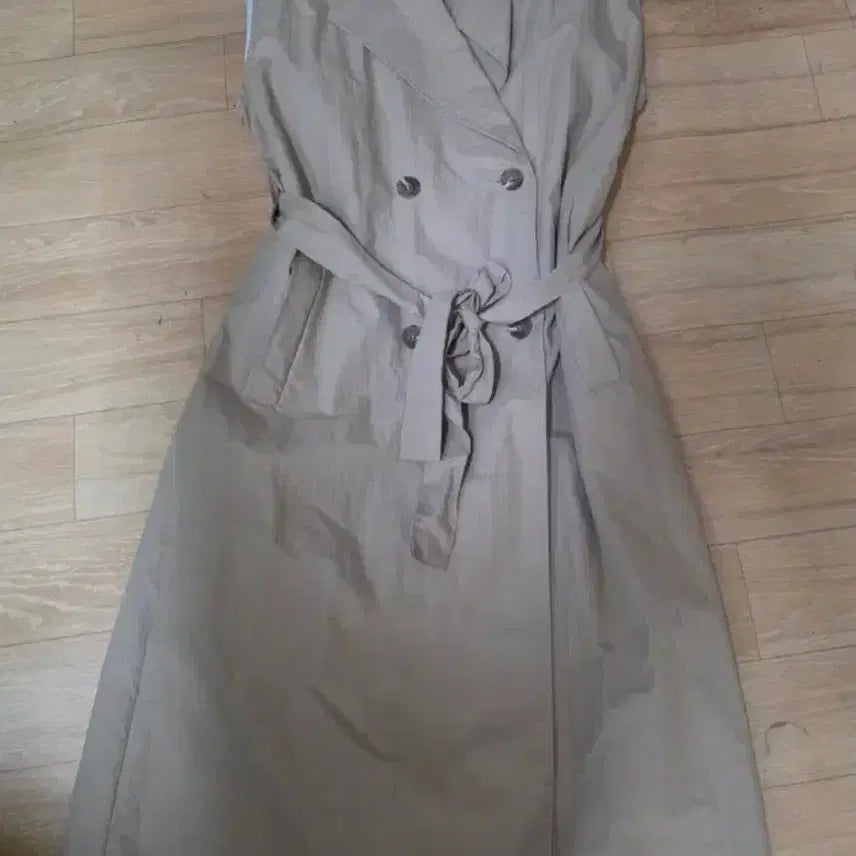 [BUNJANG] Lila Sleeveless Trench Coat Beige / 민소매 트렌치코트[Lila] 베이지 민소매 트렌치코트  55ㅡ77 가능.